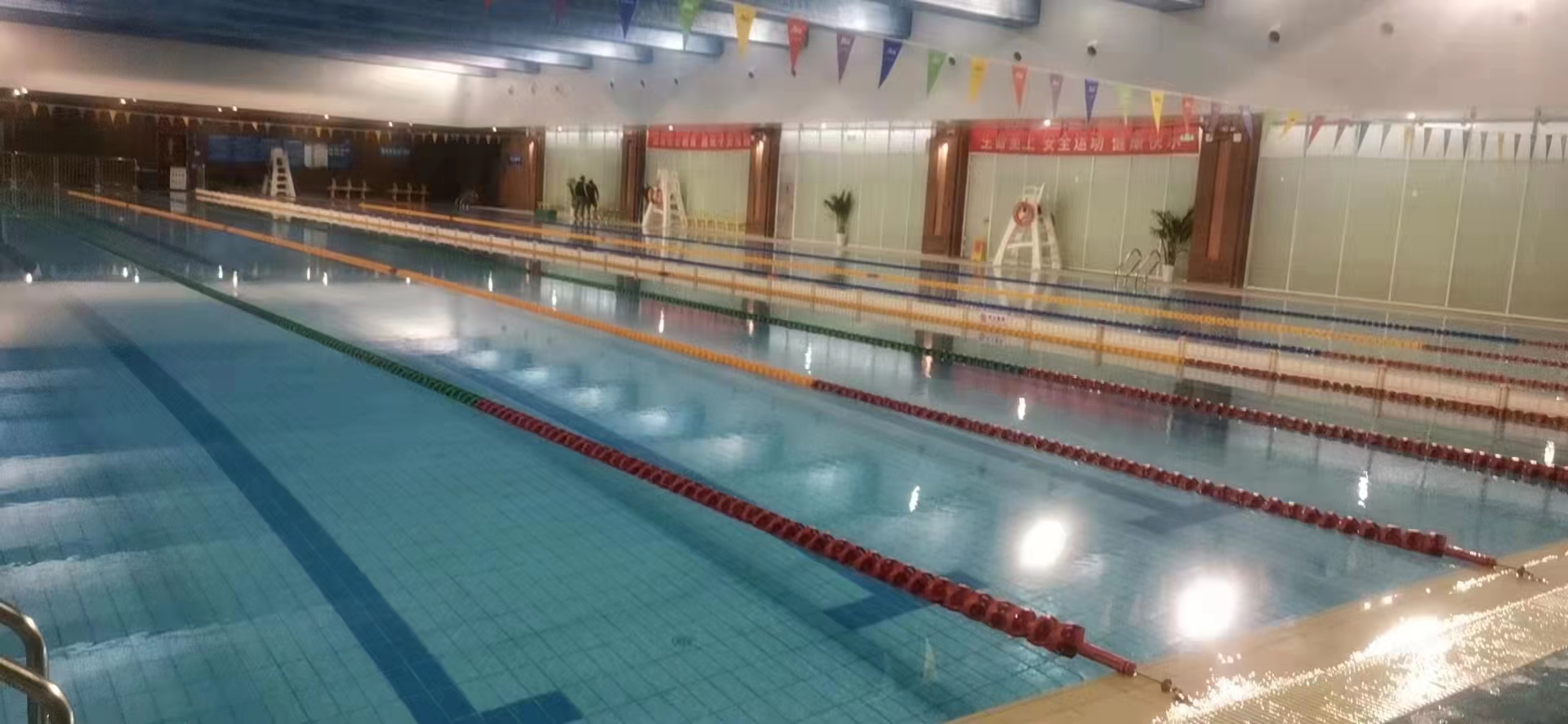 春节假期不停歇，游泳馆完成换水工作，将于明日恢复开放