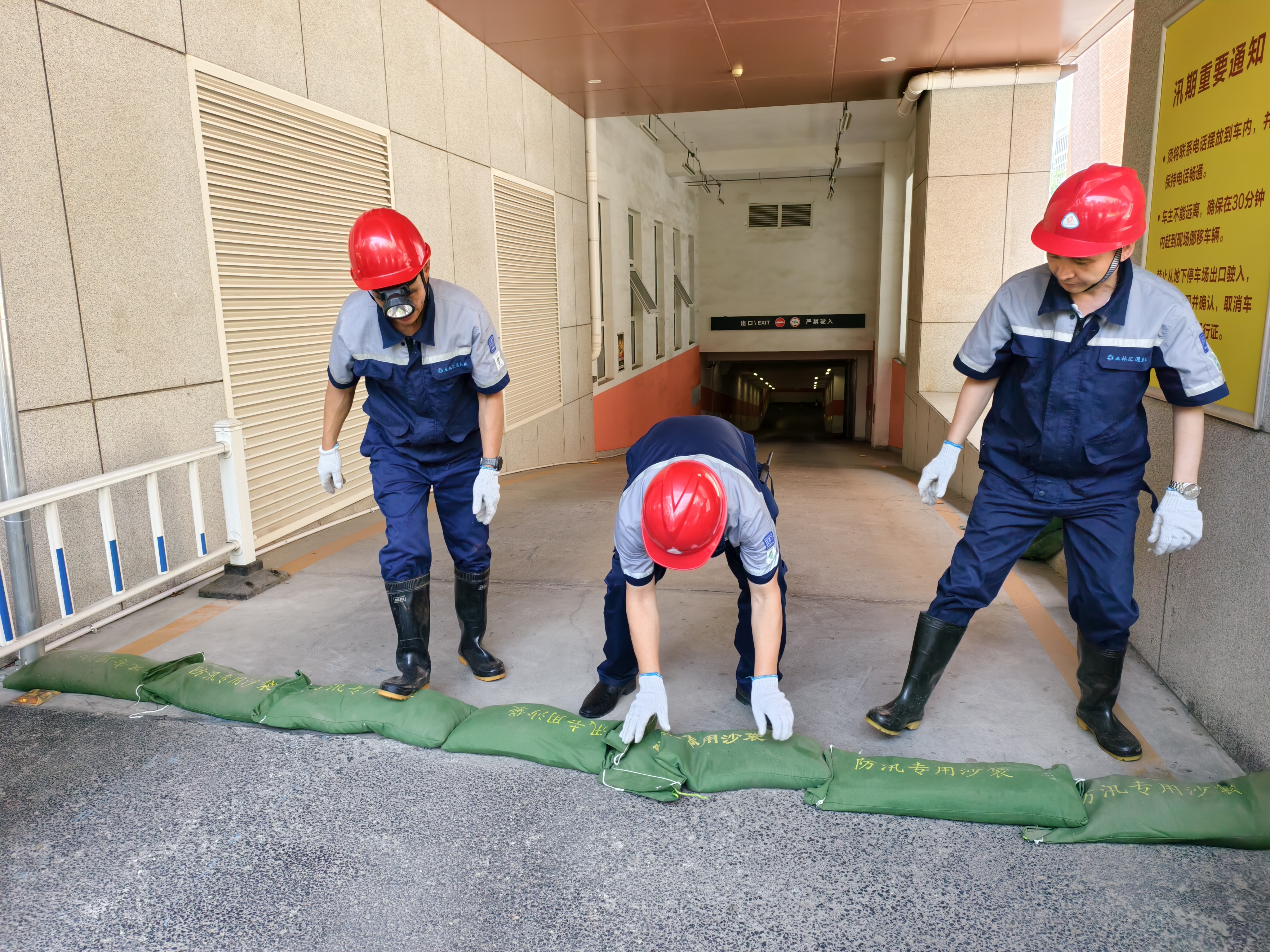 闻“汛”而动，护航暑期——医学部体育馆开展防汛应急演练